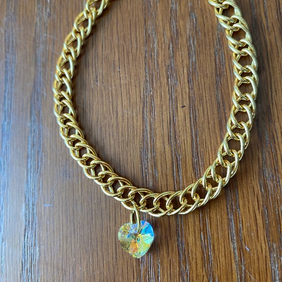 Gold chain link bracelet with clear Swarovski crystal beaded heart - Picture 2 of 3